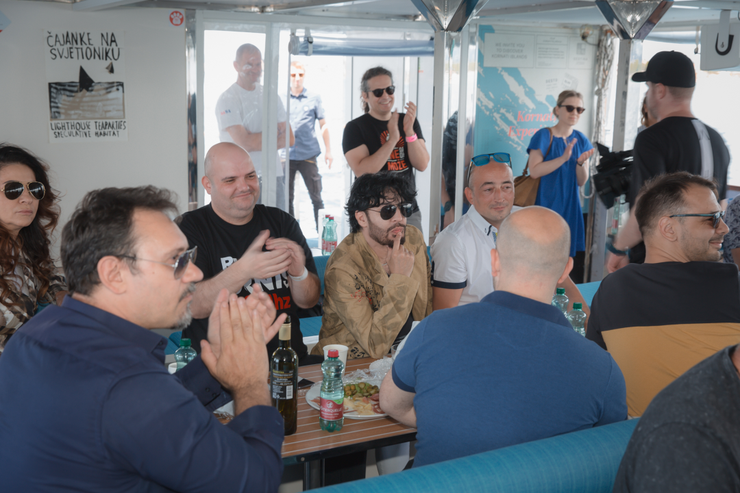 Neda Ukraden promovirala novi album na brodu od Vodica do Šibenika