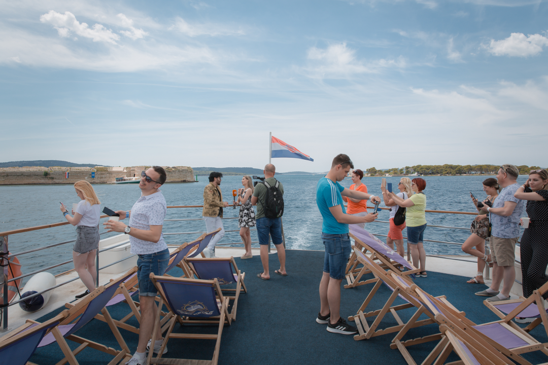 Neda Ukraden promovirala novi album na brodu od Vodica do Šibenika