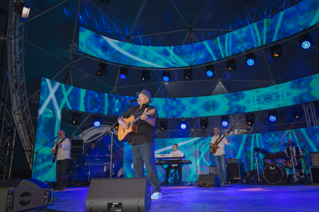 Počelo estradno ludilo u Vodicama: Pogledajte atmosferu prve večeri CMC festivala