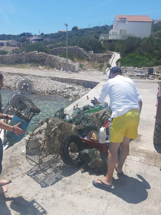 Sve ovo smeće ležalo je na dnu mora: Ronioci iz kaprijske vale izvadili 30 vreća, gume, stare vrše...
