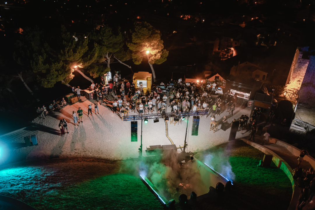 Rock 'n' Roll fešta na tvrđavi sv. Mihovila: Hrpa bendova, odlična glazba i raspoložena publika