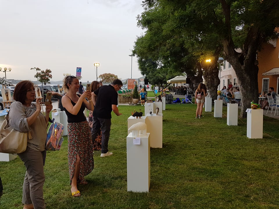 Ispred Azimuta otvorena izložba dvojice kreativaca Lulasa i Grebena: 'Umjetnici nismo, jer su oni svi trknuti, a mi smo baš normalni' 