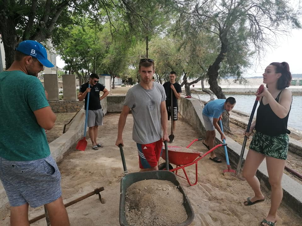 Pričali smo s curama i dečkima iz Šepurine: Od sadnje cvijeća do popravka balotane,  rade sto na sat i odlično ih ide