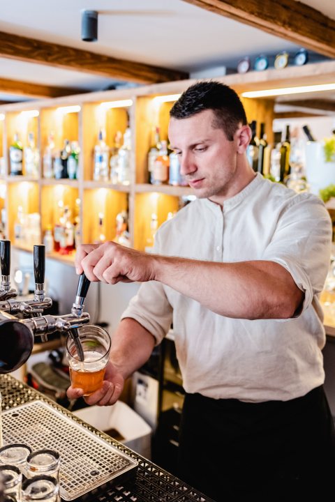 Posjetite Bistro Bava u hladu najstarijeg šibenskog stabla i uživajte u genijalnoj hrani i dvadeset vrsta piva