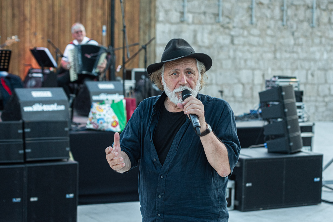 Rade Šerbedžija šarmirao sve odreda sinoć na sv. Mihovilu