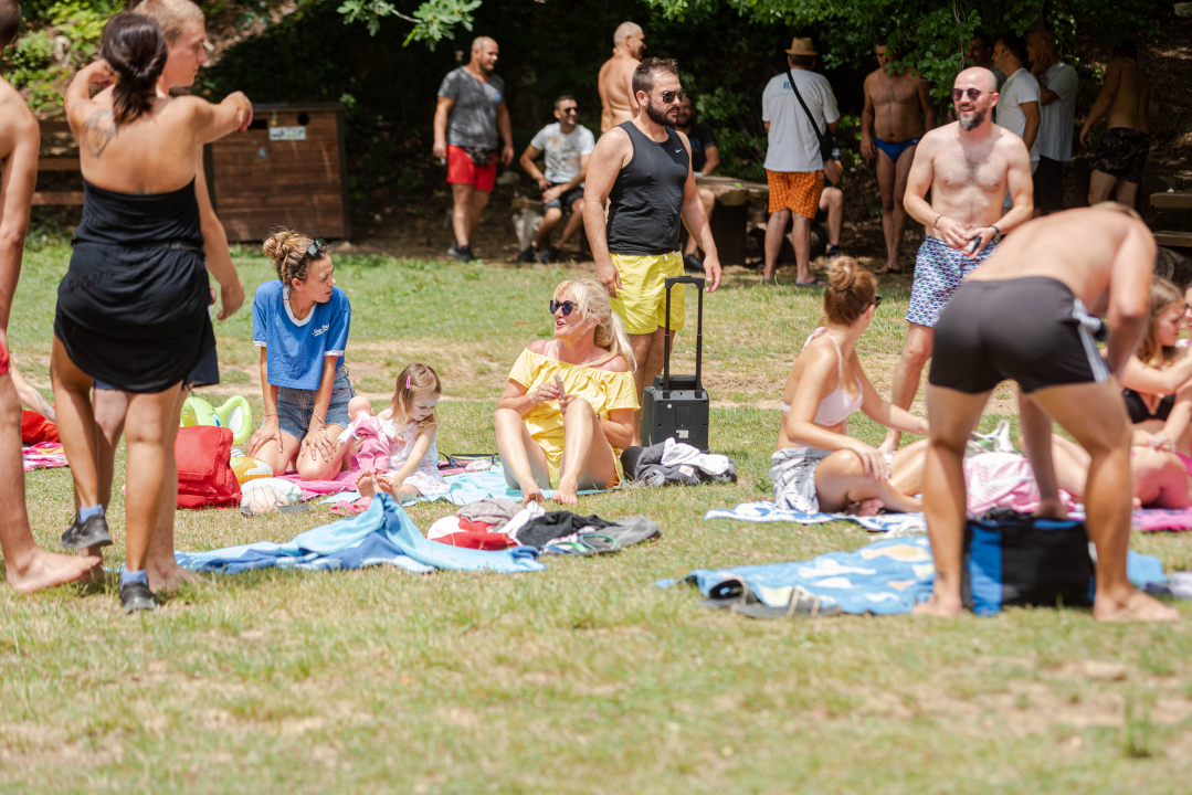Prosvjedno kupanje na Skradinskom Buku