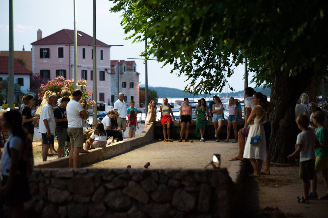 Valjanje i bacanje na Zlarinu: Astra Pfizerice slavile na ženskom turniru u balotama