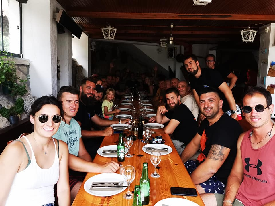 Volonteri iz mora oko Tribunja izronili kontejner smeća: 'Plastika, staklo i pokoja bomba'