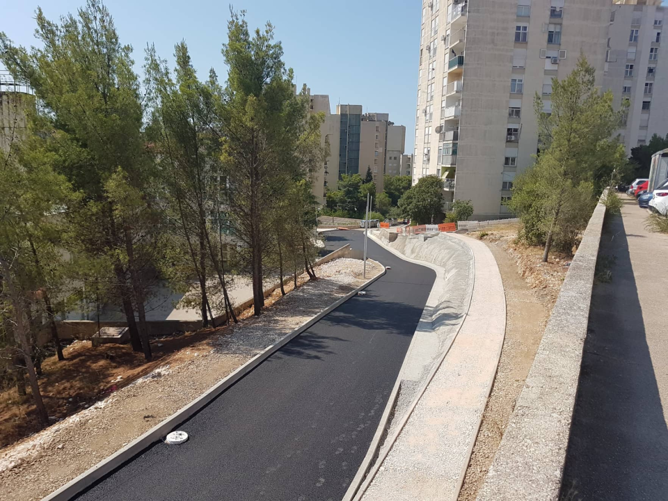 Do kraja kolovoza bivši Njegošev trg više neće biti slijepa ulica: Postavljen prvi sloj asfalta 