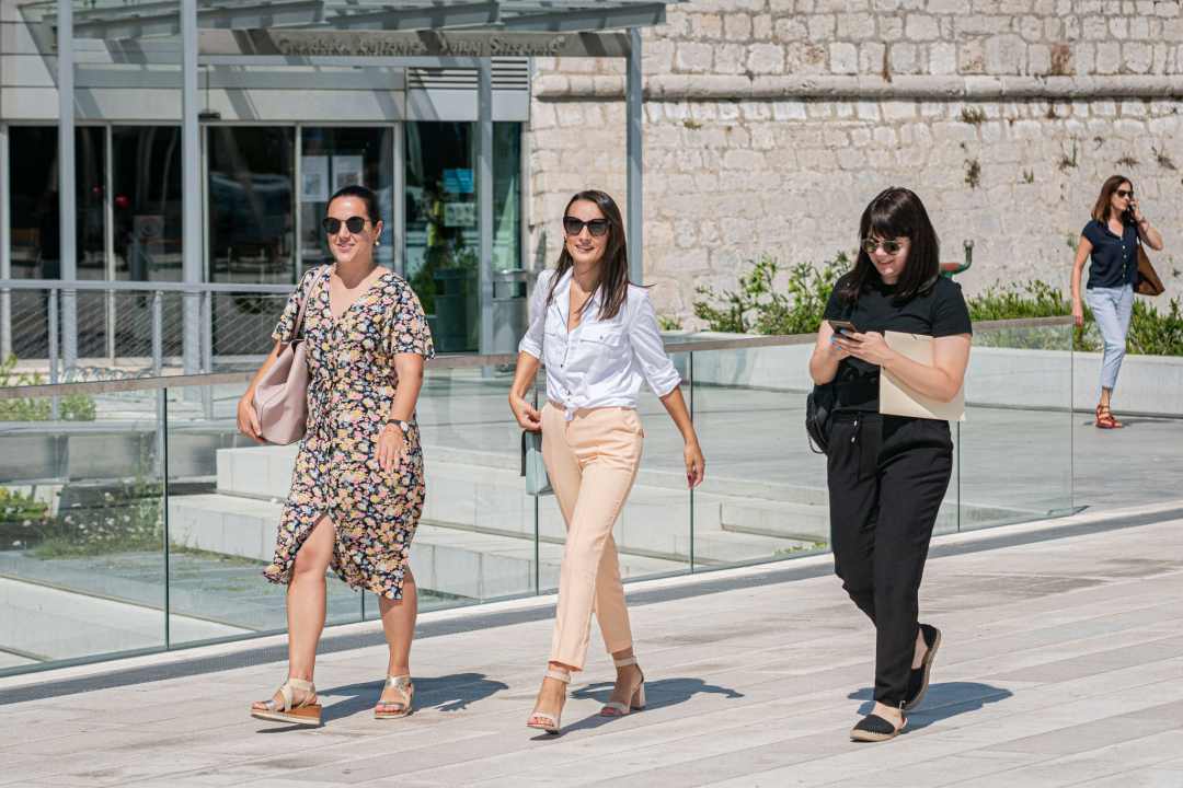 Haljinice i lepršavi modni komadi preplavili centar grada 