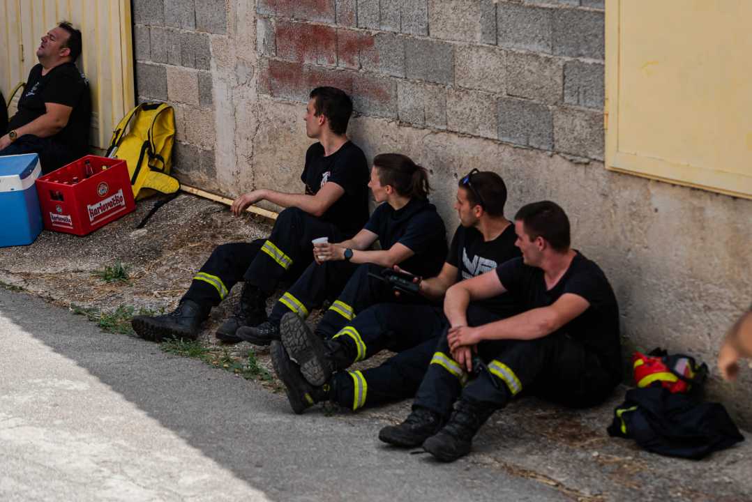 Nakon cijelog dana lokalizirani požari kod Perkovića: Gorjelo na 107 hektara terena