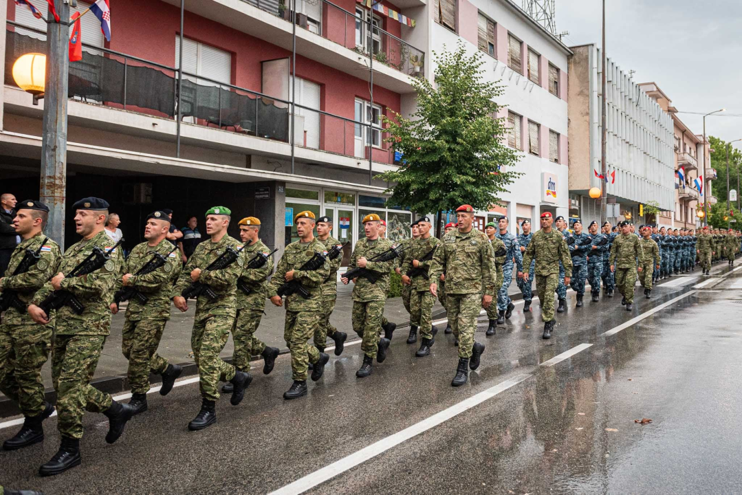 Obilježavanje 26. obljetnice VRO Oluja: Pogledajte kako je jutros bilo u Kninu 