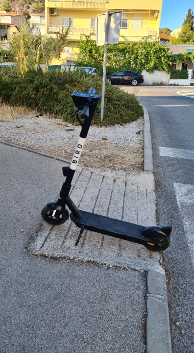 Grad je obećao pozabaviti se neredom s električnim romobilima, evo kako im ide 