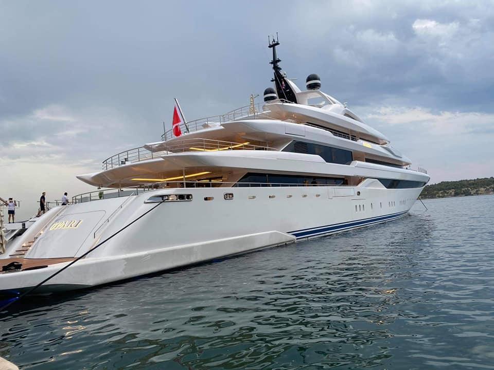 Michael Jordan na luksuznoj jahti pristao za šibensku rivu, more ljudi došlo gledati privezivanje