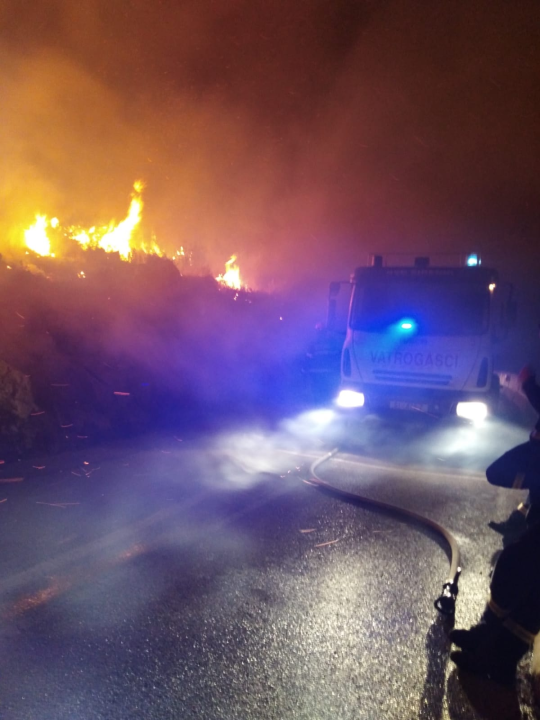 Pogledajte kako je izgledala borba s velikim požarom između Jadrtovca i Žaborića