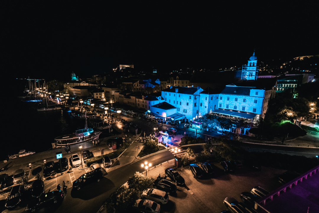 Šibenik zasjao svjetlosnim instalacijama i vatrometom: Na rivi prikazani i filmski kadrovi grada iz 1904. godine
