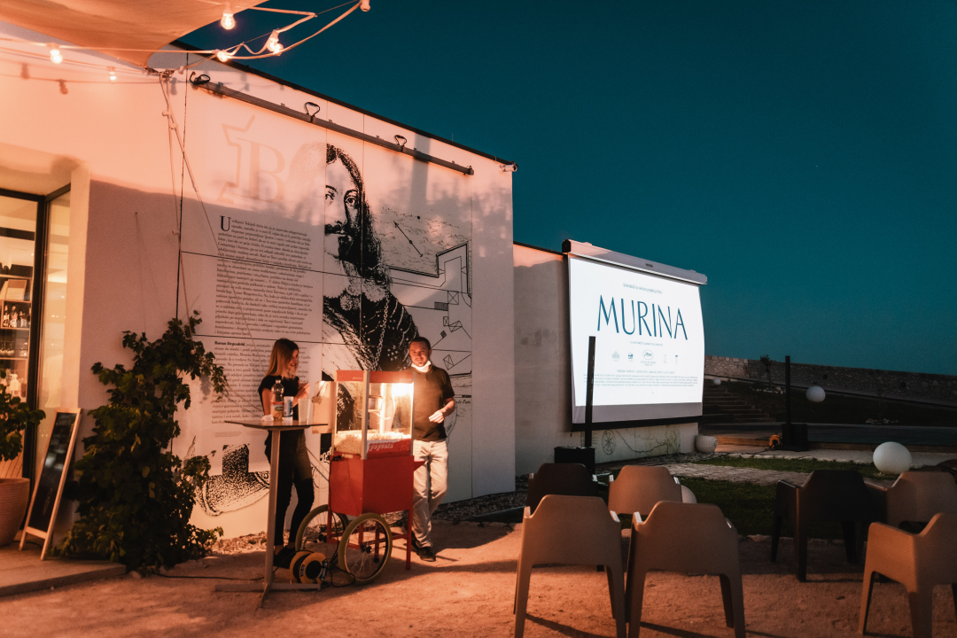 Završile ljetne filmske večeri na Baroneu: Domaći film Murina napunio gledalište do zadnjeg mjesta
