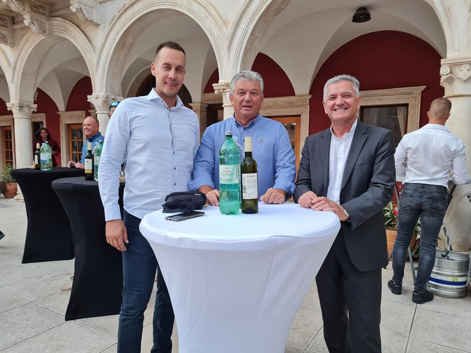 Fešta pred katedralom za deseti rođendan Društva Juraj Dalmatinac: 'Nećemo stati na ovom, jačat ćemo i rasti'