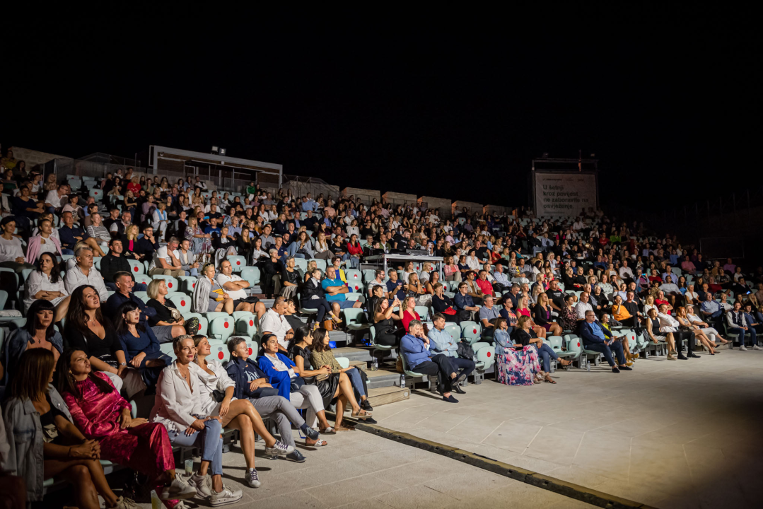 Bralić i Intrade ponovno napunili tvrđavu sv. Mihovila: Pogledajte kako je bilo na koncertu 