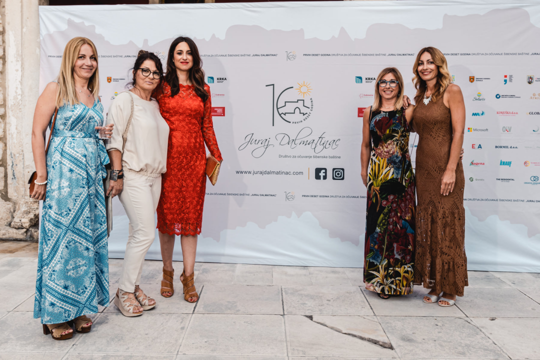 Proslava Društva Juraj Dalmatinac donijela dašak glamura: Birala se najbolja garderoba, poziralo se kao na modnoj pisti
