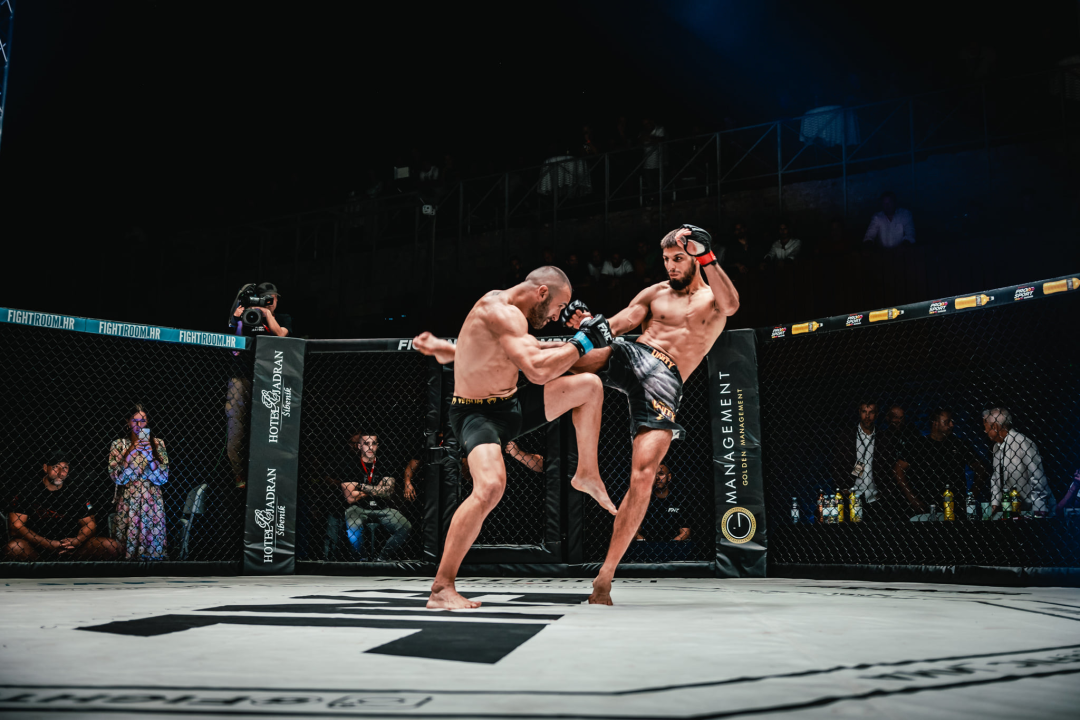 Borilački spektakl na Tvrđavi sv. Mihovila: ‘Croata‘ uspavao Vasu Bakočevića u prvoj rundi borbe 