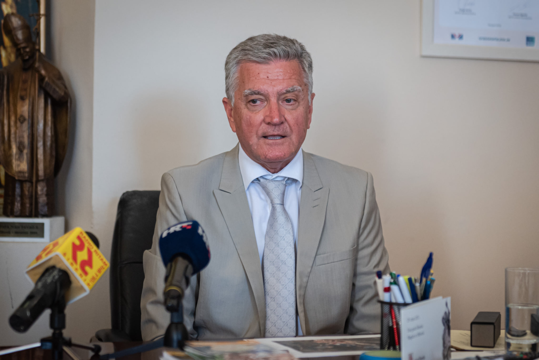 Burić državnoj tajnici predstavio projekte za mlade u Mandalini, ali nije rekao da uz njih dolazi i smrad kolektora!