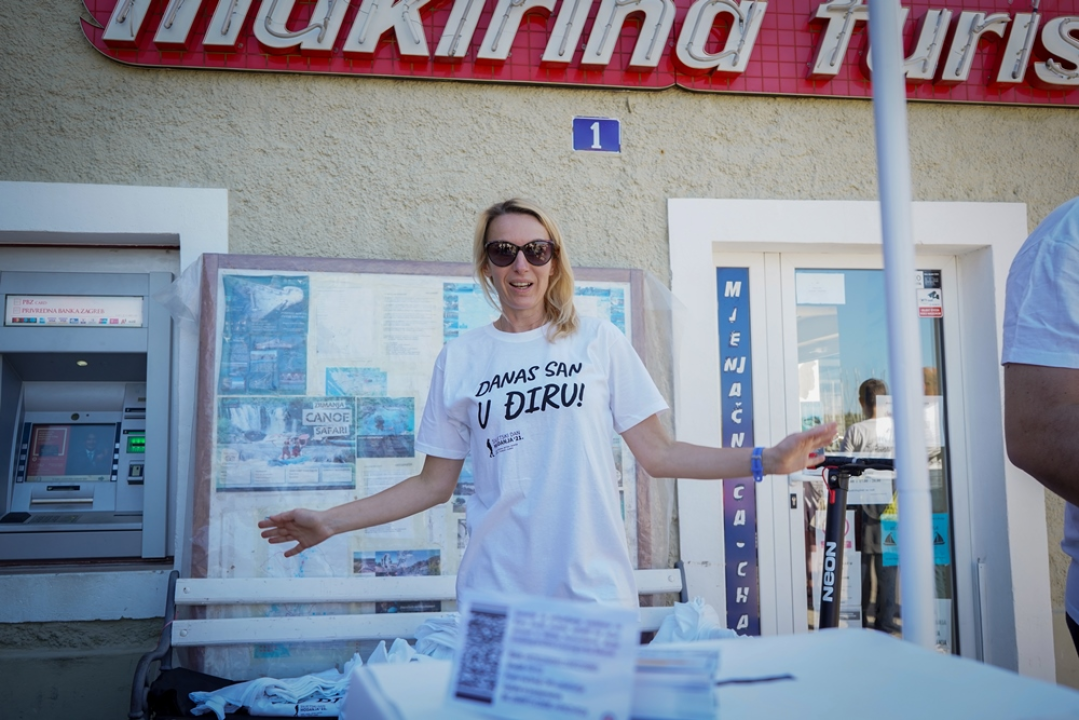 Pogledajte kako je Svjetski dan hodanja obilježen u Pirovcu: Skupljalo se i za pomoć maloj Kiari   