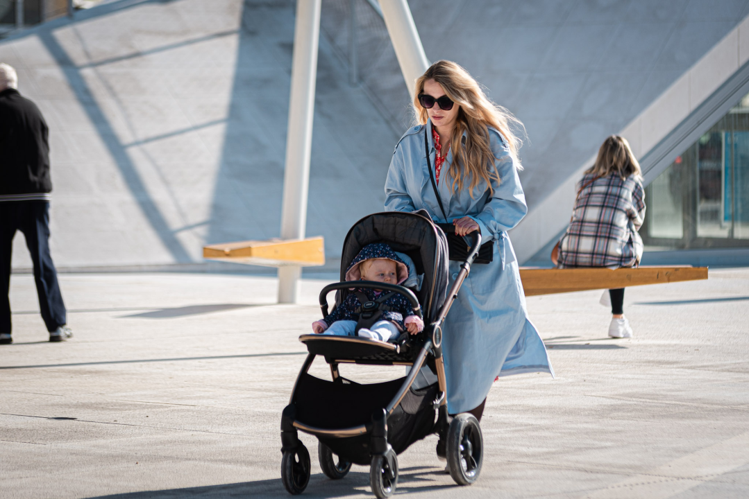 Vladarice modnog đira u šetnji gradom pokazale jesenje trendove