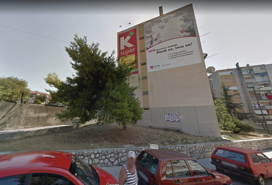 Stablo na Krvavicama platilo danak reklami? Ne znamo razlog, ali danas je posječeno