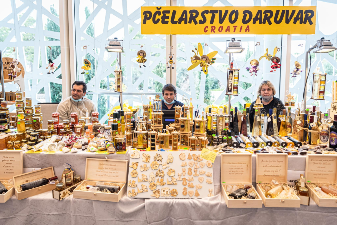 U Amadria parku otvoren Mediteranski sajam: Marijana Petir zaplesala linđo, a poseban hit je štand sa sirom Mercedes   