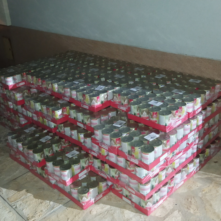 Bravo dm! Donirali su tonu hrane udruzi Šibenske šape, prve gladne mace već su večerale