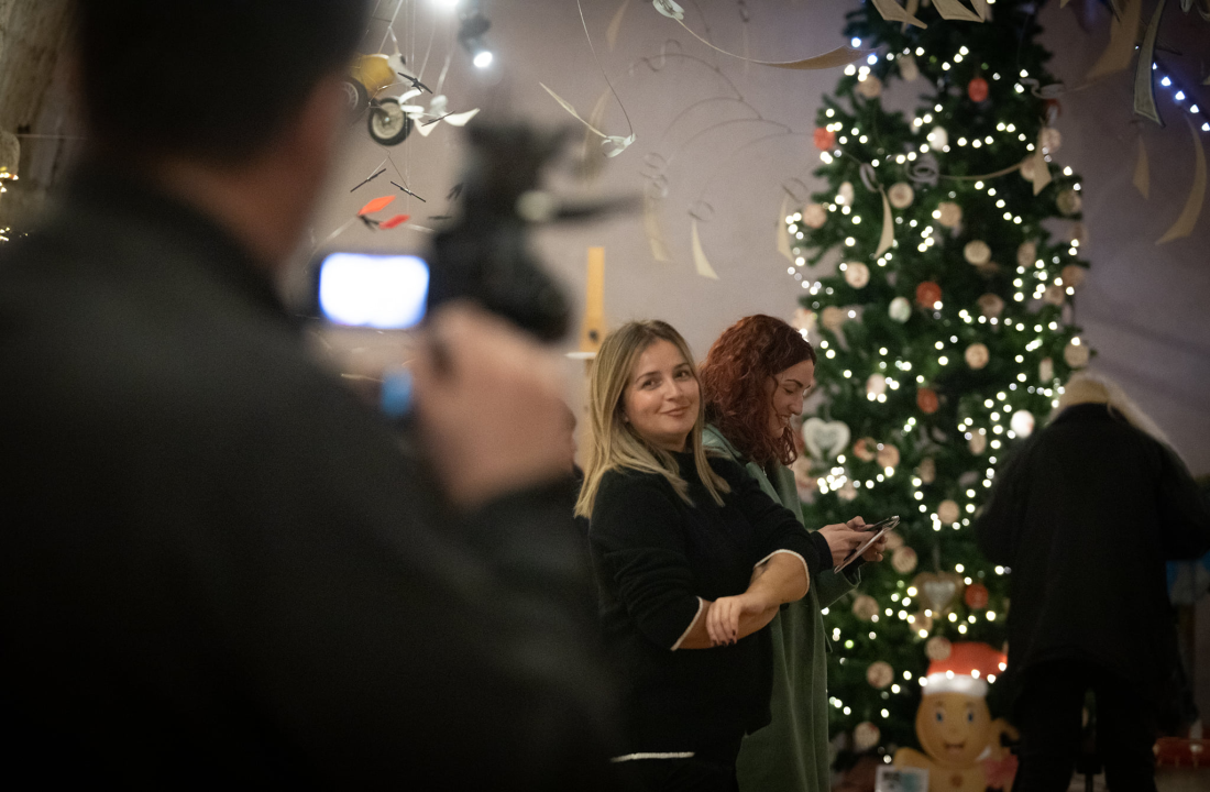 Otvoren Božićni tinel u Azimutu: Prodajna izložba u čarobnom ambijentu
