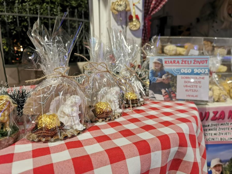 Uzmite paket kolača u kućici na Poljani i donirajte za liječenje male Kiare 