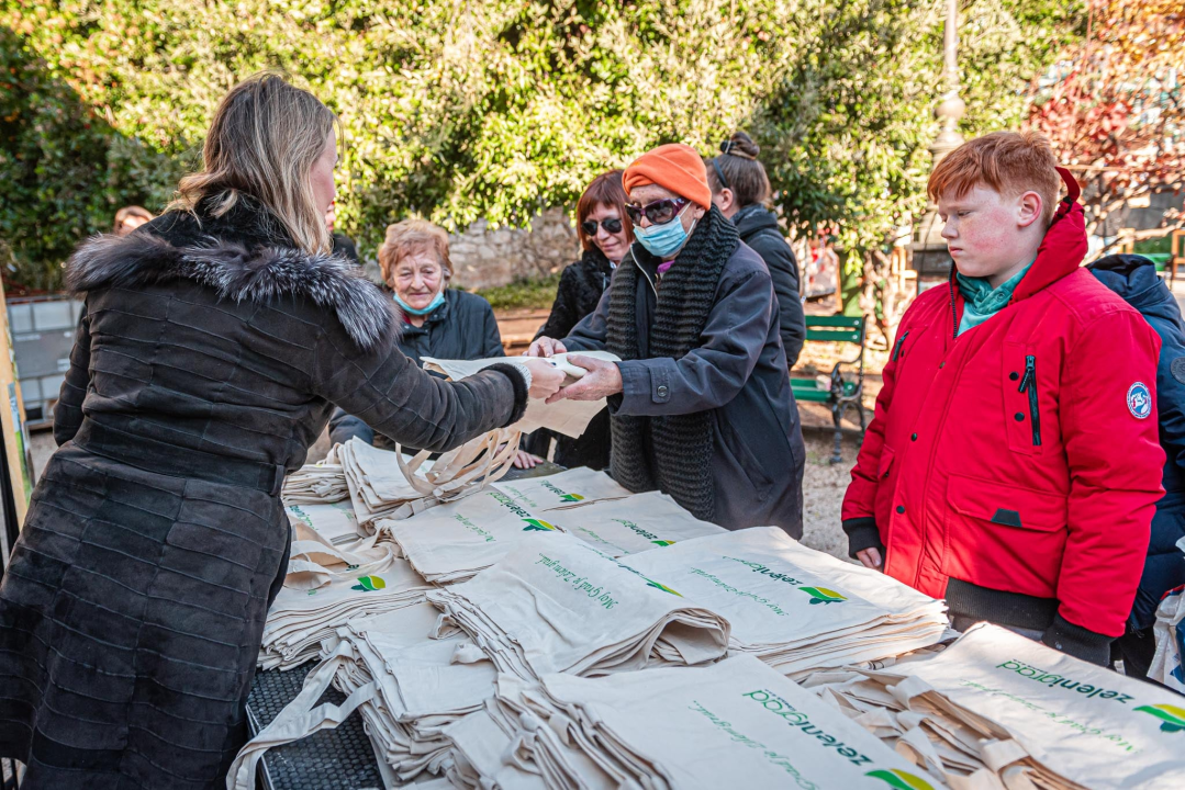 Tisuću besplatnih platnenih vrećica za Šibenčane: 'Cilj nam je izbaciti najlone iz uporabe i podići svijest o štetnosti plastike'