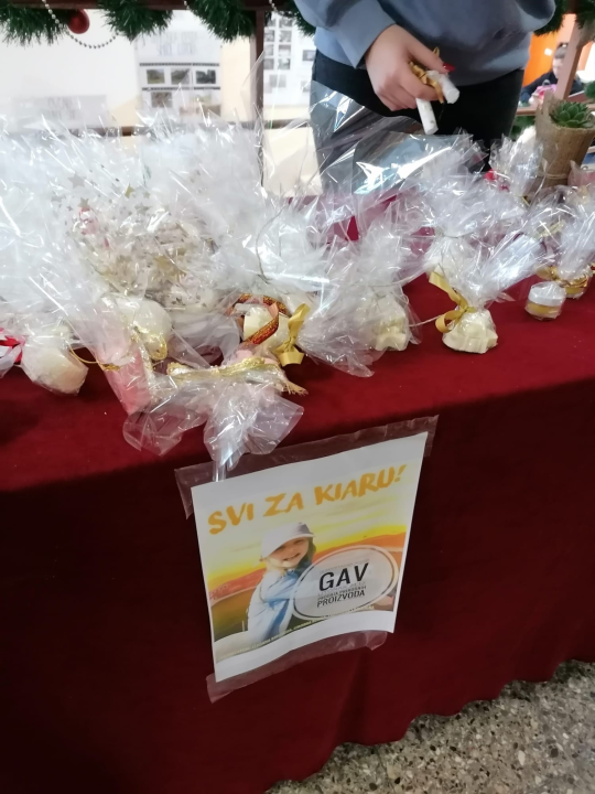 Šibenski gimazijalci u školi prikupili 5826 kuna za liječenje male Kiare