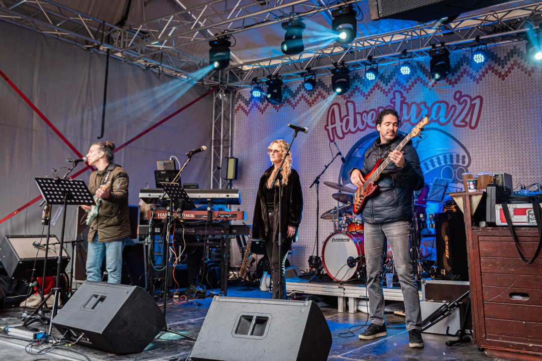 Vratilo se staro normalno na Adventuru: Fenixi, Badnjak, đardin, točno u podne