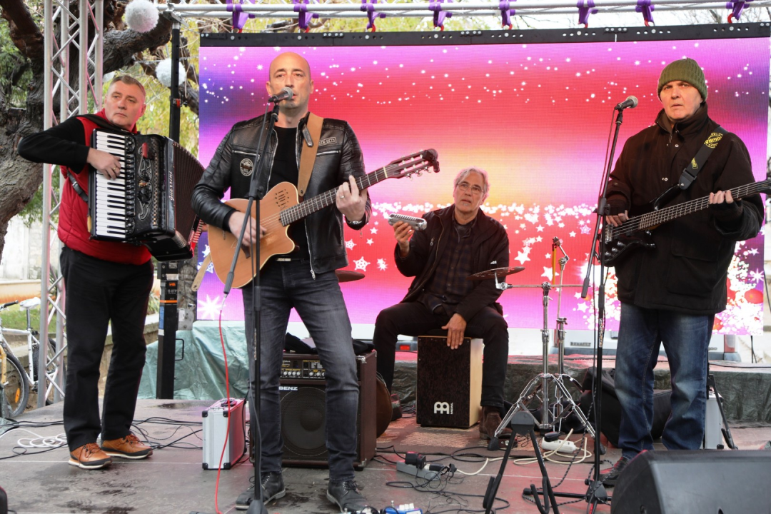 Pijat bakalara, čaša vina i muzika uživo: Pogledajte kako je danas bilo u parku na vodičkoj Poljani 