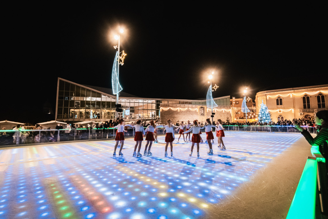 Ledeni spektakl na Vitićevom moru: Zagrebačke pahuljice očarale Adventuriste u Šibeniku 