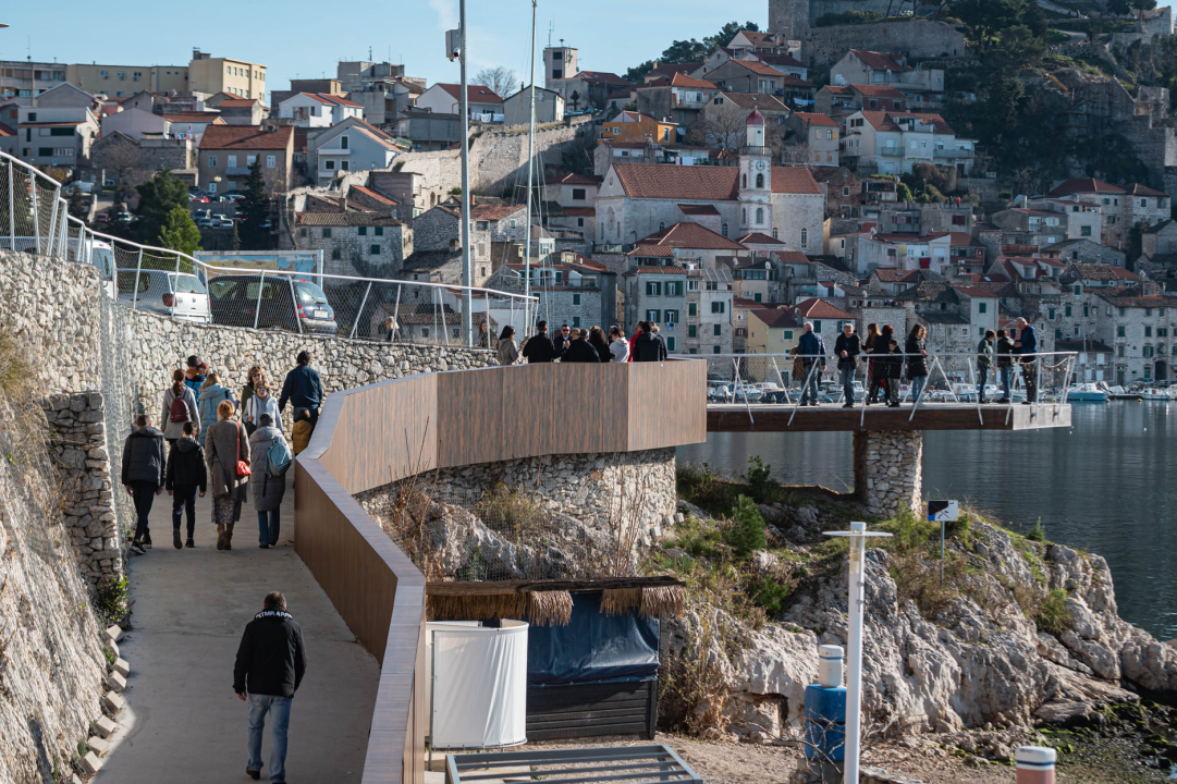 Odvažnih 12 okupalo se na Banju u podne na samu Novu godinu: 'Ovo nije hladna voda'