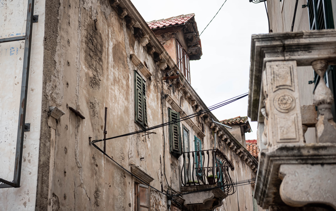 Što se sve raspada u staroj gradskoj jezgri Šibenika: Komunalci su snimili šest kritičnih točaka, u stvarnosti ih ima puno više