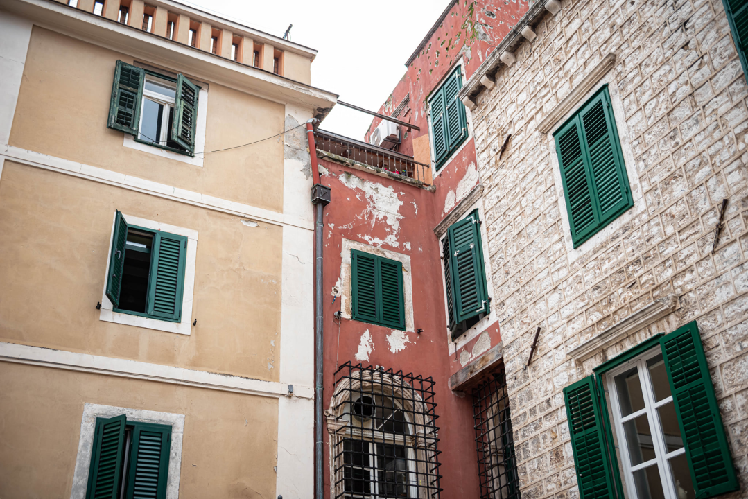 Što se sve raspada u staroj gradskoj jezgri Šibenika: Komunalci su snimili šest kritičnih točaka, u stvarnosti ih ima puno više