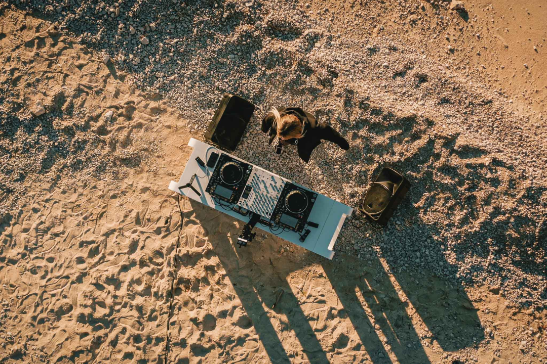 Nora Van Elken snimila set na primoštenskoj plaži, gledat će ga 10 milijuna pratitelja ‘Chill Nationa’