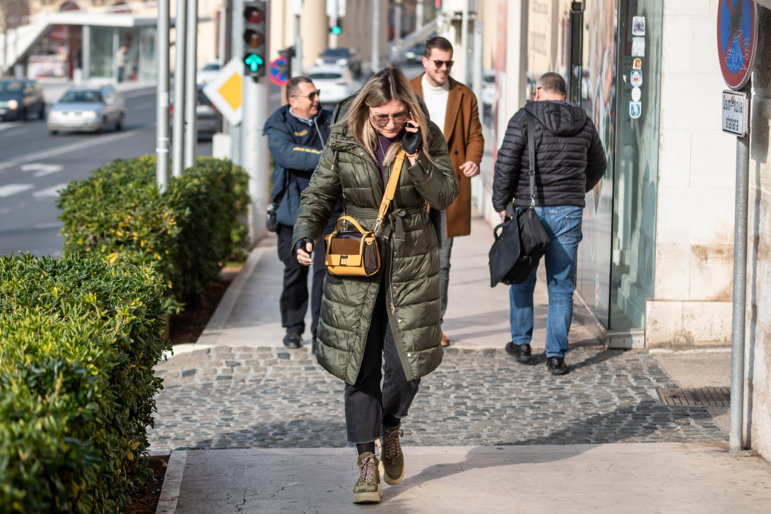 Dame iz đira pokazale kako izgledati trendi i po hladnom vremenu