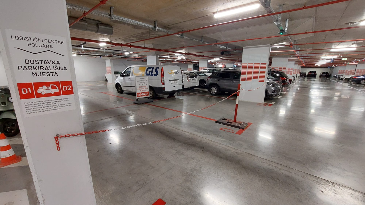 Godinu i pol nakon otvorenja garaža na Poljani rješava brojne logističke probleme u staroj gradskoj jezgri