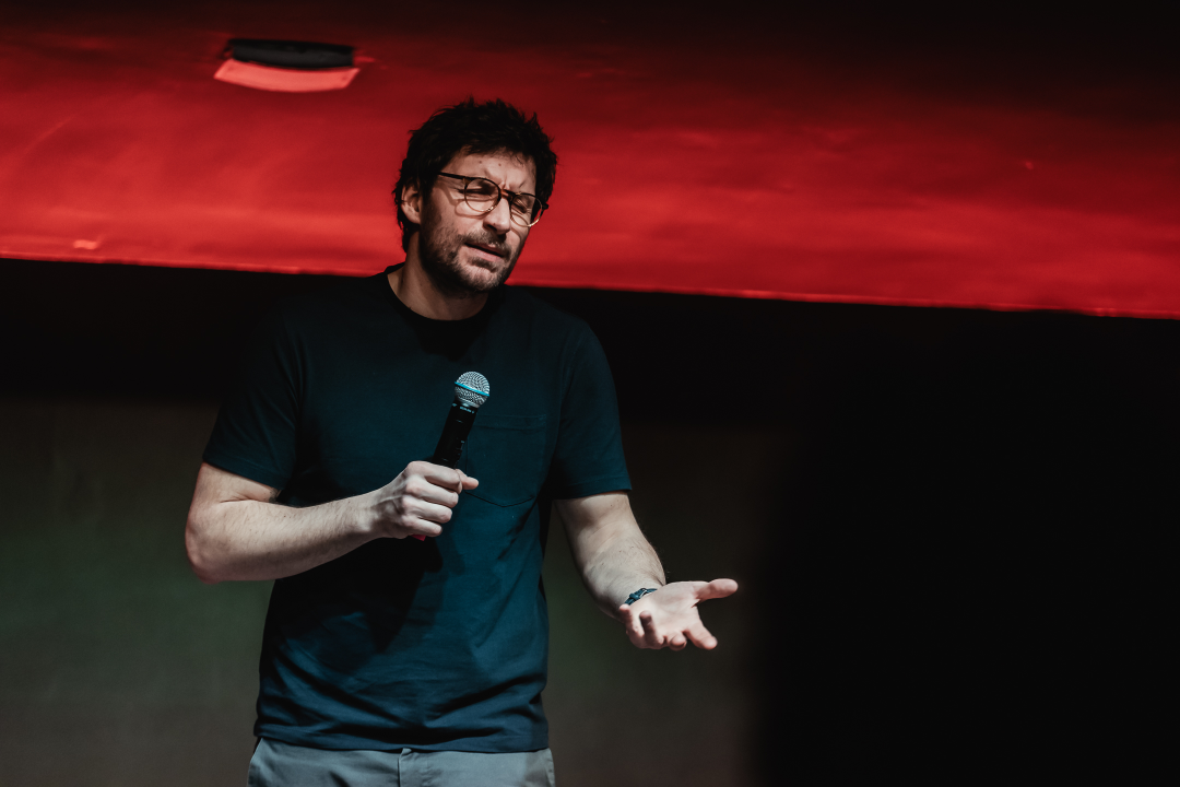 Zabezeknuti Vlatko Štampar sat i 45 minuta u Arsenu valjao fore, publika je plakala od smijeha!