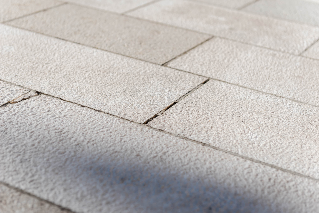 Stroj za čišćenje uništio dio kamenih ploča na Poljani: 'Bilo je sigurno da će se to dogoditi'