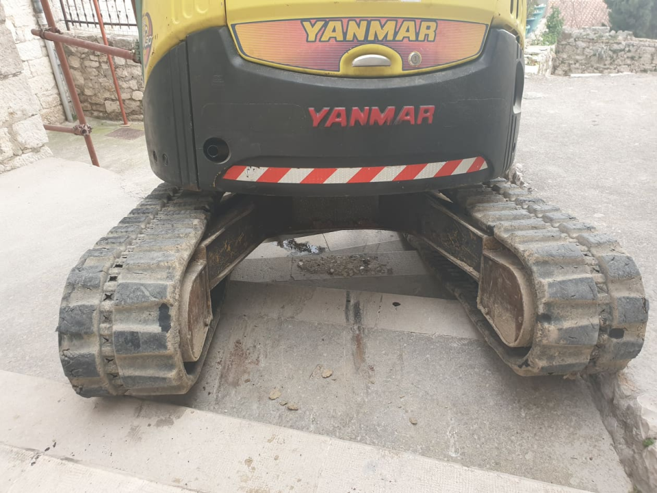 Stanovnike Gorice zgrozio bager u uličici: 'Oštetio je skale, ovo se ne smije dozvoliti!'