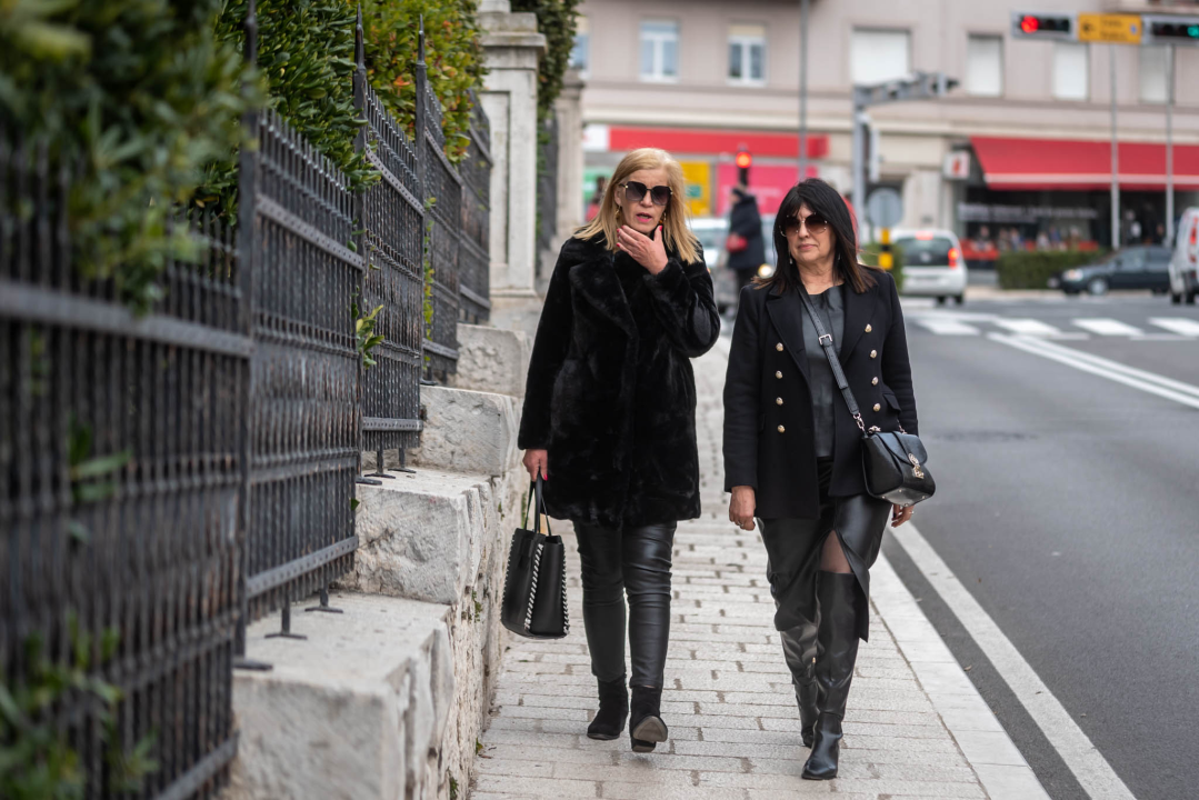 Lijepe Šibenčanke prošetale gradom trendi pastelne komade 