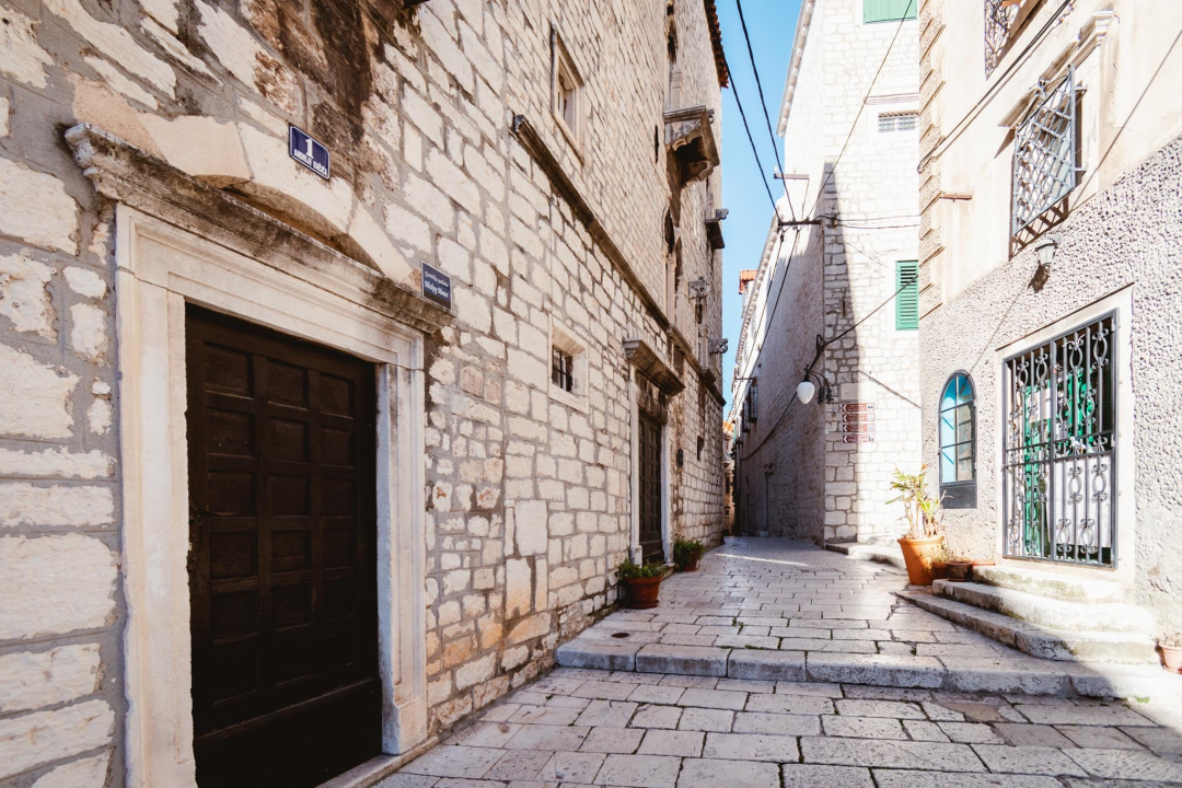 Konfuzija s nazivom ulice na Gorici: Ulica Andrije Kačića, Andrije Kačića Miočića ili Andrije Kačića Miošića?