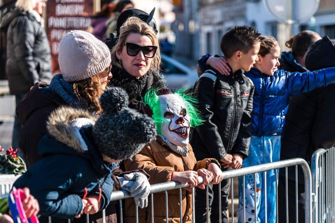 Bake opet napravile ludilo uz ‘Masturbatore s Murtera’, ‘Benkovački sajam’, liječnike i janjetinu